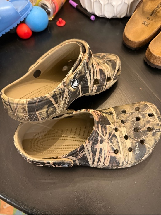 CROCS Shoes - CROCS Classic Clog in Realtree-Style Camo (Tan & Black)